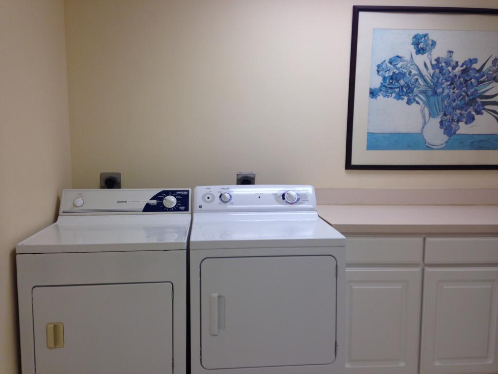 Cresthill Suites Suny University Олбани Екстериор снимка