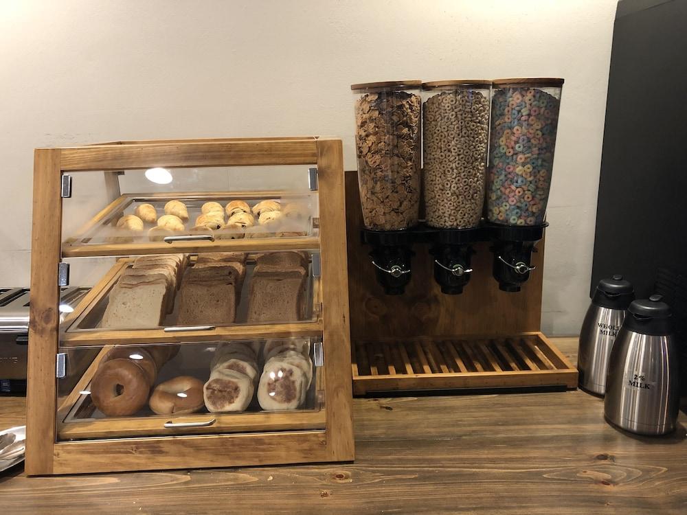 Cresthill Suites Suny University Олбани Екстериор снимка
